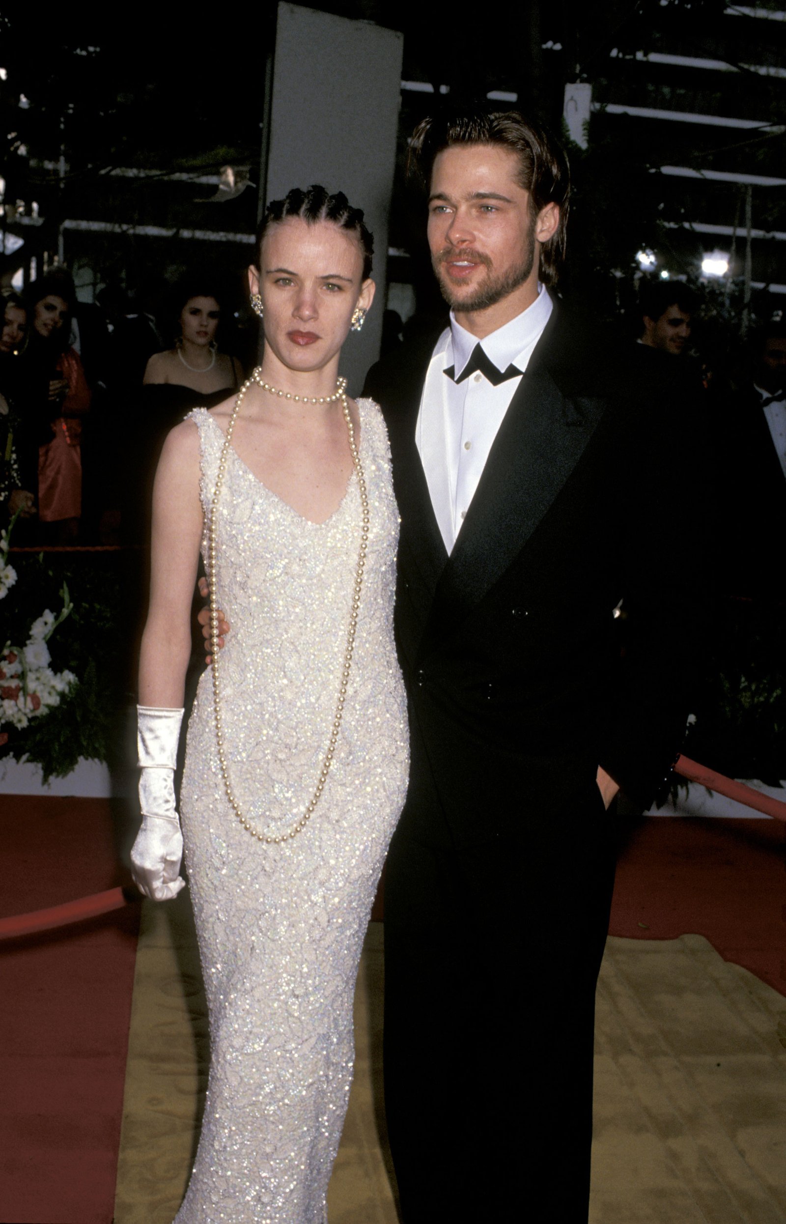 Juliette Lewis en los Oscar de 1992, del brazo de Brad Pitt.