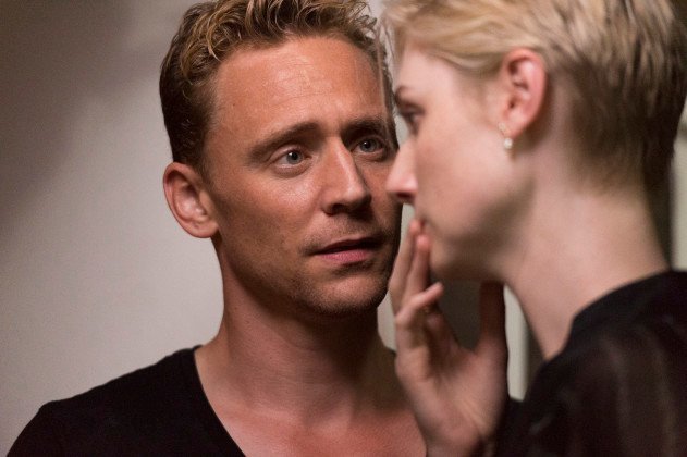 Tom Hiddleston y su escena super hot