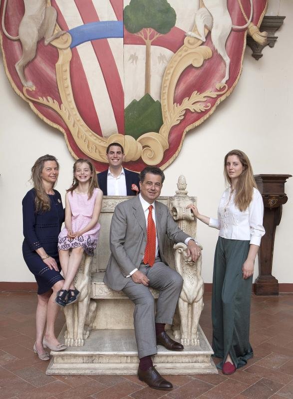 Familia Corsini. Imagen vía principecorsini.com.