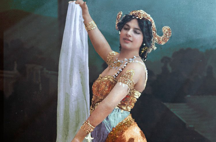 1905-1917-mata-hari-the-stage-name-of-margarete-geertruida-zelle-macleod-1876-1917-colorizedkena