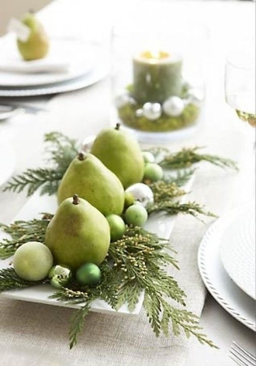 Usa frutas en color verde y mezcla con la decoración. 