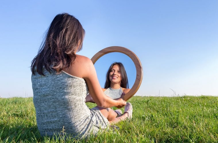 Descubre Qué Es La Ley Del Espejo Y Cómo Usarla Para Tu Crecimiento