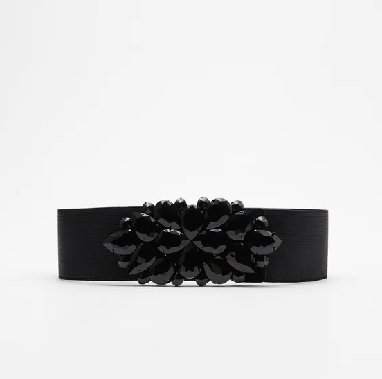 Cinturón negro elástico. Foto: Zara 