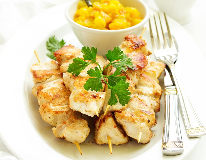 Brochetas de pollo con chutney de manzana