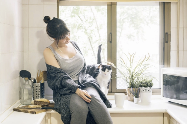 Mujer con gato