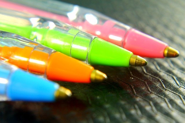 Bye bolígrafos secos. De: Material escolar 