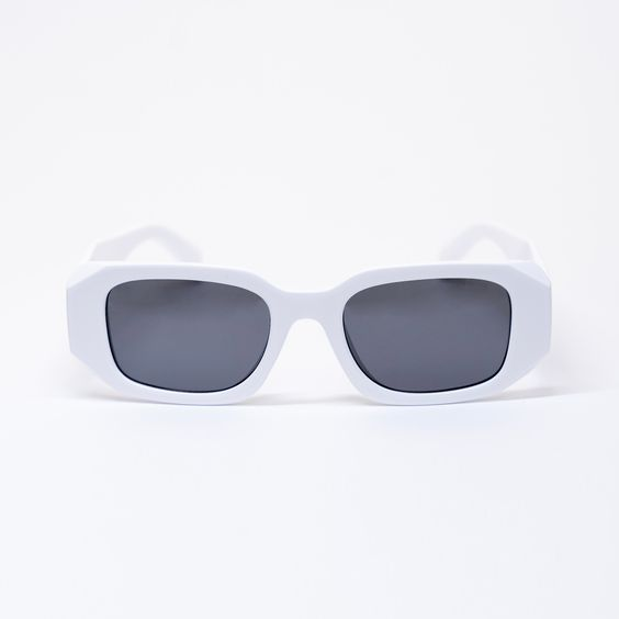 Gafas de sol en pasta blanca. Foto: Fadeawaybcn en Pinterest 