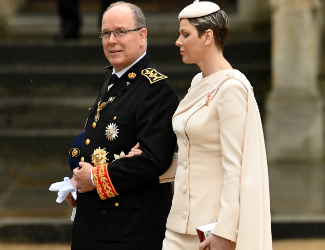 Los príncipes de Mónaco a su llegada a la coronación e la Realeza . Foto: Mujer de Hoy
