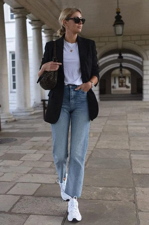Con jeans, totalmente como para ira la oficina un viernes. Foto: girlsharestips en Pinterest 