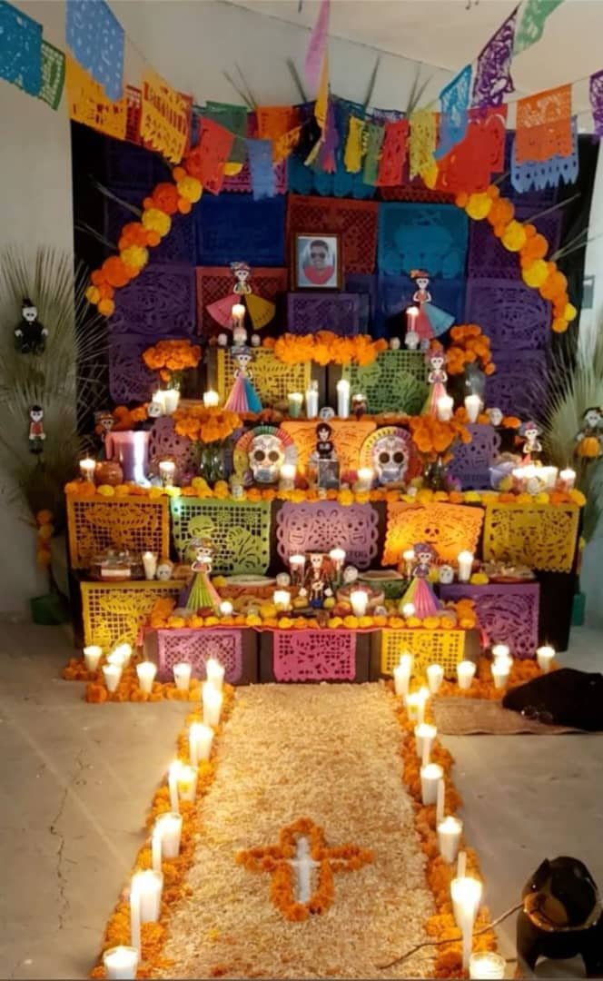 Altar de Día de Muertos personalizado. Foto Pinteres