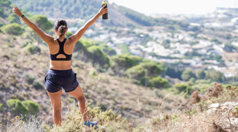 Carrera montaña mujeres, excelente cardio para todas las edades. Freepik