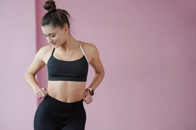 Una buena rutina de ejercicios será tu aliada. Freepik