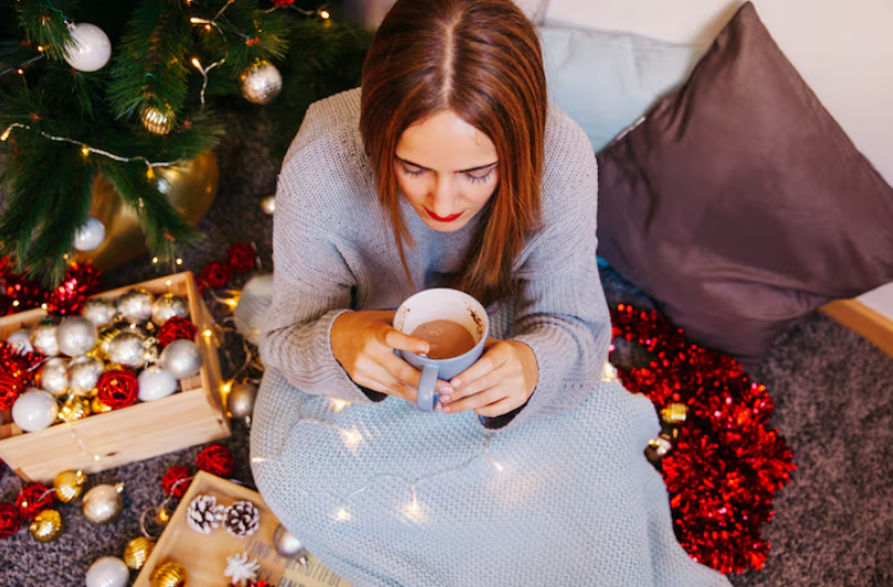 Navidad con consciencia. Un café y deterner la rutina, lo es todo. Freepik