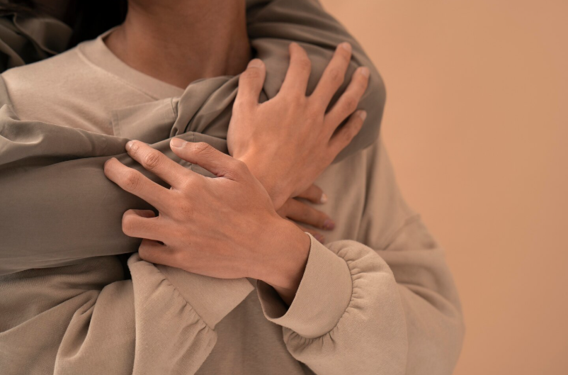 La importancia del abrazo y el vínculo. Freepik