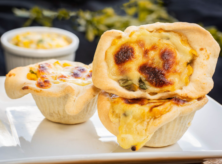 nutrición matutina con muffins de huevos revueltos