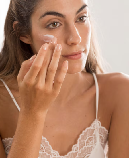 Propósitos de autocuidado: usa protector solar antes del maqujillaje