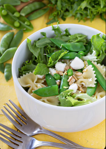 Pasta integral o de legumbres con pesto de albahaca