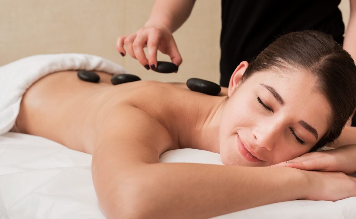 masaje-piedras-calientes-zenia-ritual-spa