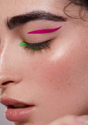 Maquillaje de ojos colorido