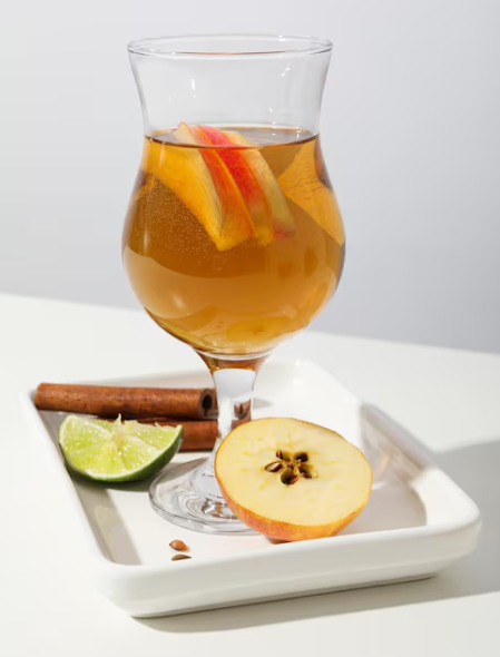 Cóctel con sidra y canela