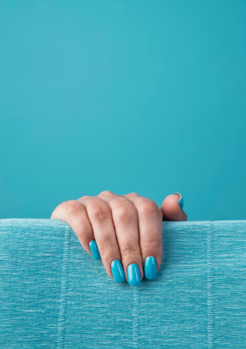Manicura azul celeste