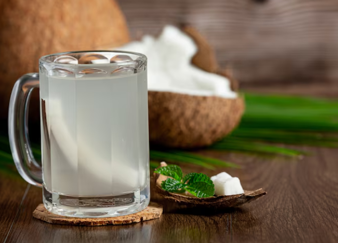 Mitos del agua de coco- bebida tropical