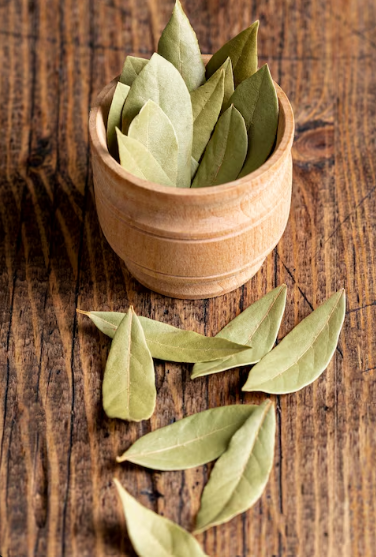 Hojas de laurel para renovar la energía del hogar,